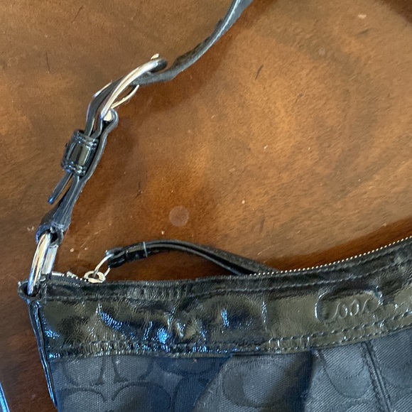 🦊 Coach black cloth and patent trim. - Picture 7 of 10